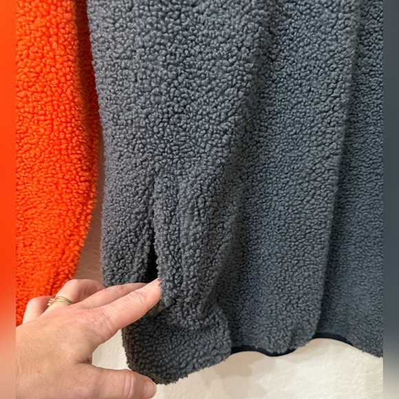 Dutch Bros Unisex Colorblock Sherpa Pullover Sweater - L - Picture 3 of 8